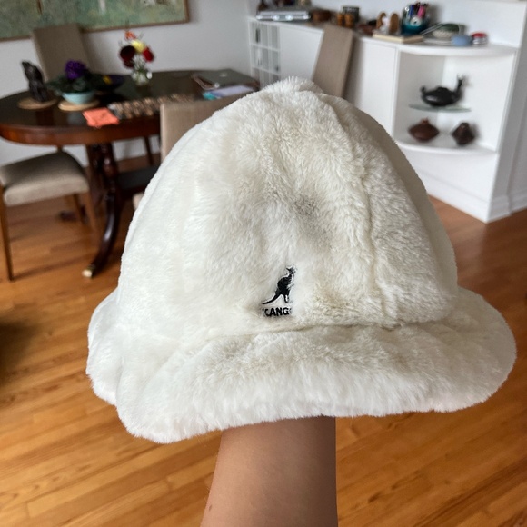 Kangol Faux Fir - Picture 2 of 3